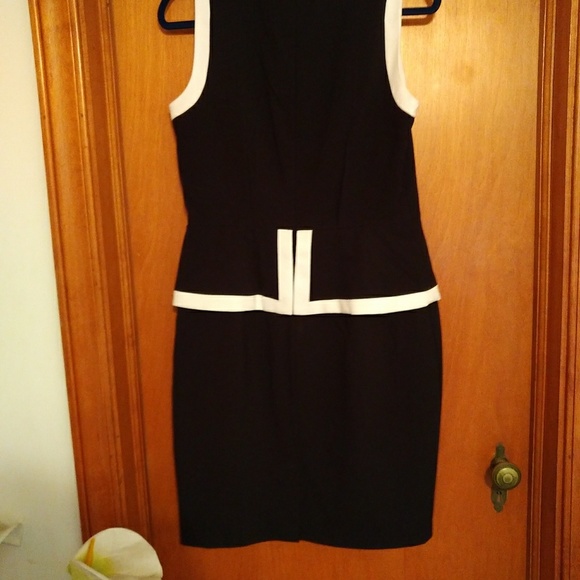 Dress - Picture 3 of 4